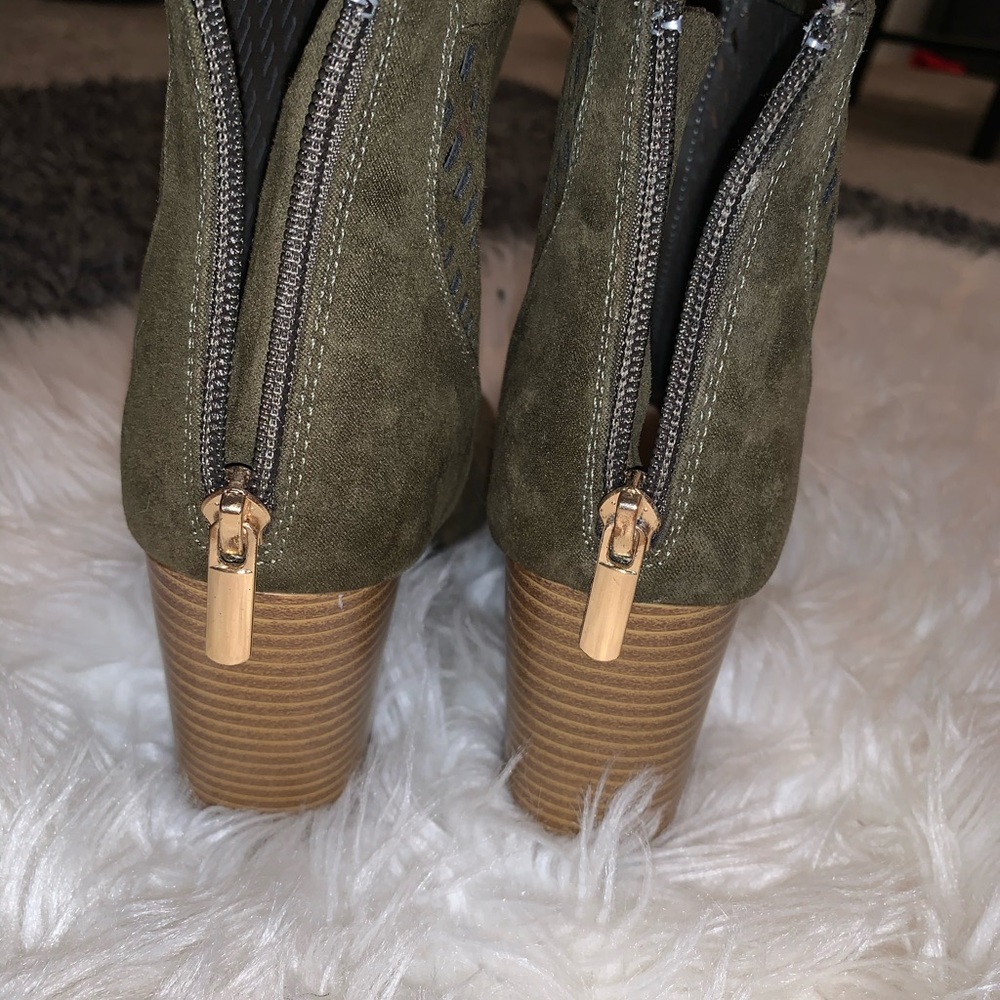 Shoes - Picture 3 of 3